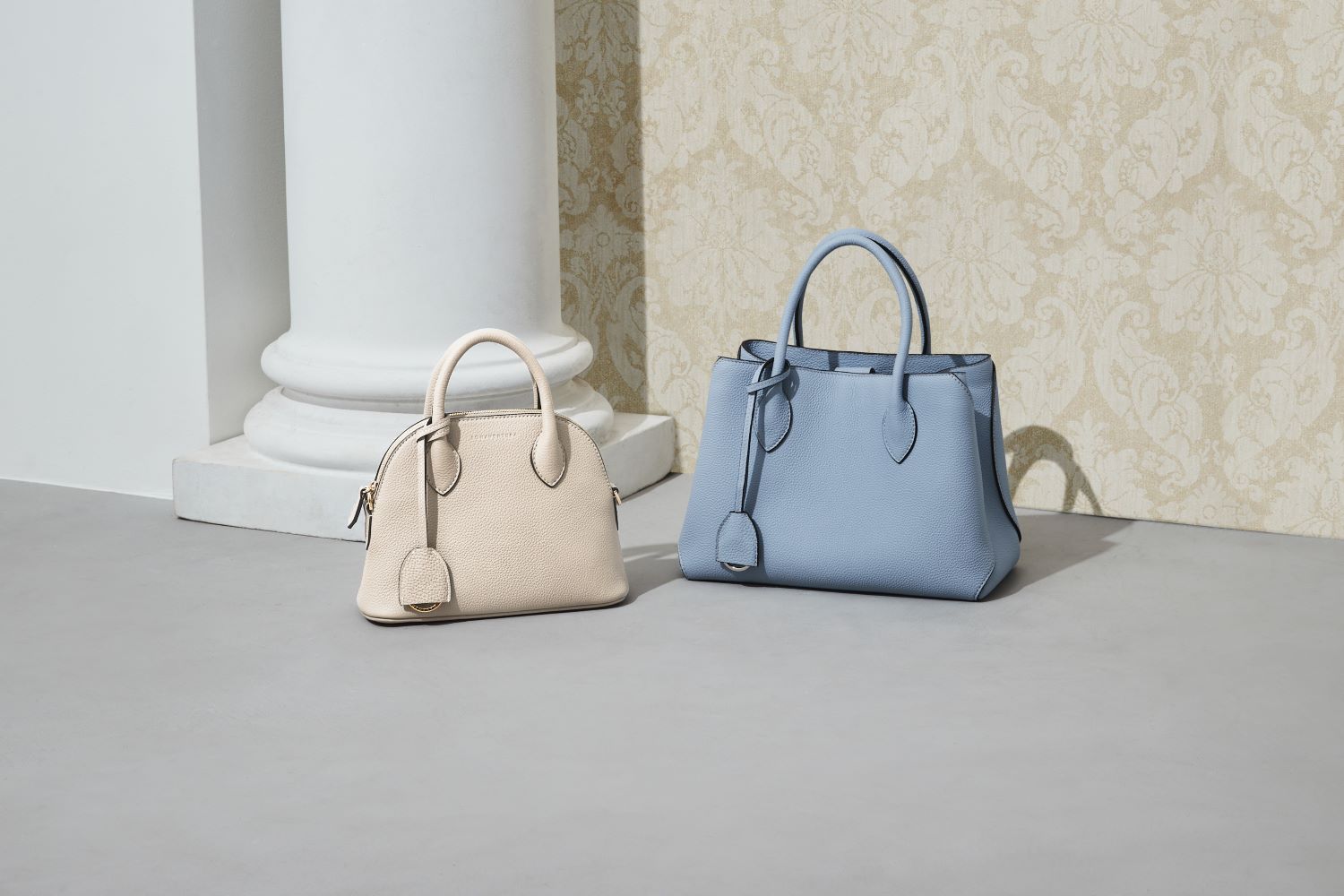 「BONAVENTURA(ボナベンチュラ)|冬限定カラー|上質なレザー、タイムレスで洗練された美しい本革小物」本革手帳型のスマホケース。最高級本革の上質なiPhoneケース。 iPhoneSE / iPhone8 / iPhoneX / iPhone11 / iPhone12 / iPhone13 /iPhone14 対応の本革スマホケース。 高級レザーブランドのバッグ。高級レザーブランドの財布やレザー小物。本格本革のアップルウォッチバンド (Apple Watch Band)。