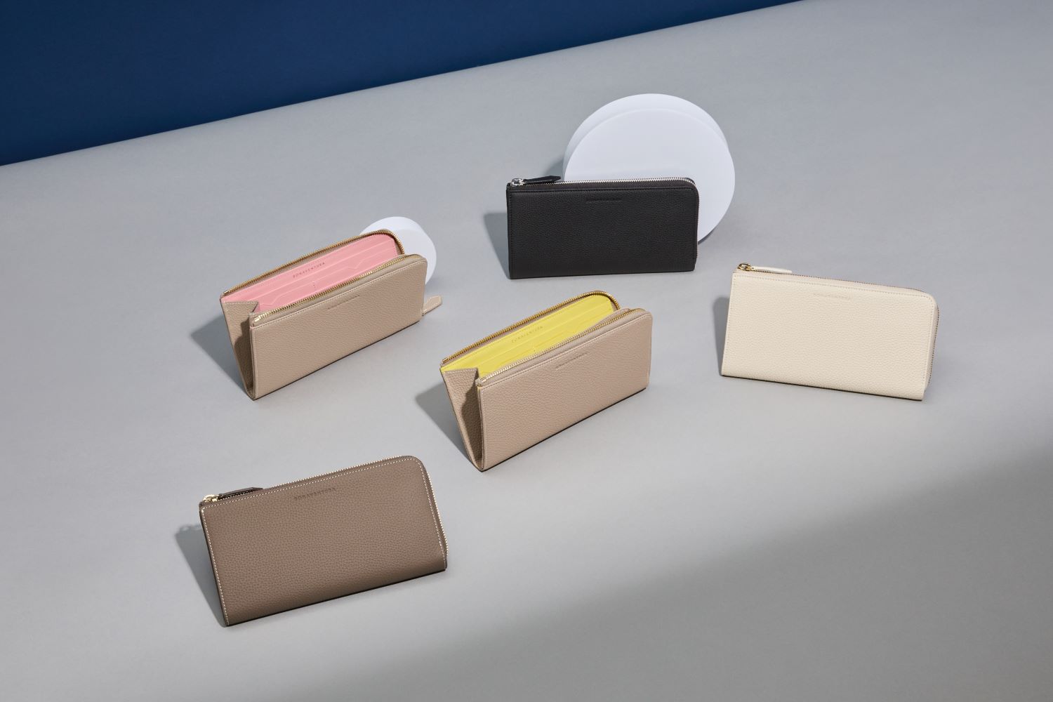 「BONAVENTURA(ボナベンチュラ)|天然皮革の長財布|上質なレザー、タイムレスで洗練された美しい本革小物」本革手帳型のスマホケース。最高級本革の上質なiPhoneケース。 iPhoneSE / iPhone8 / iPhoneX / iPhone11 / iPhone12 / iPhone13 /iPhone14 対応の本革スマホケース。 高級レザーブランドのバッグ。高級レザーブランドの財布やレザー小物。本格本革のアップルウォッチバンド (Apple Watch Band)。