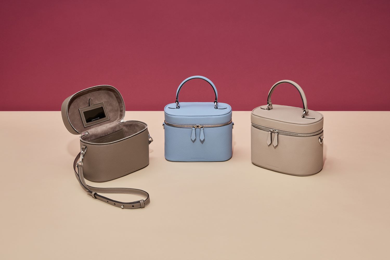 「BONAVENTURA(ボナベンチュラ)|流行のバニティバッグ|上質なレザー、タイムレスで洗練された美しい本革小物」本革手帳型のスマホケース。最高級本革の上質なiPhoneケース。 iPhoneSE / iPhone8 / iPhoneX / iPhone11 / iPhone12 / iPhone13 /iPhone14 対応の本革スマホケース。 高級レザーブランドのバッグ。高級レザーブランドの財布やレザー小物。本格本革のアップルウォッチバンド (Apple Watch Band)。