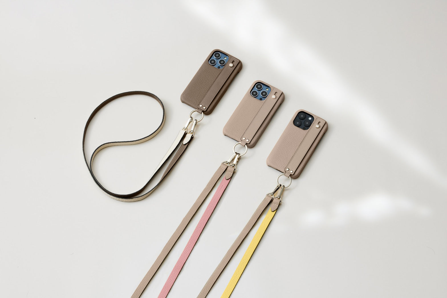 「BONAVENTURA(ボナベンチュラ)|スマホショルダー|上質なレザー、タイムレスで洗練された美しい本革小物」本革手帳型のスマホケース。最高級本革の上質なiPhoneケース。 iPhoneSE / iPhone8 / iPhoneX / iPhone11 / iPhone12 / iPhone13 /iPhone14 対応の本革スマホケース。 高級レザーブランドのバッグ。高級レザーブランドの財布やレザー小物。本格本革のアップルウォッチバンド (Apple Watch Band)。