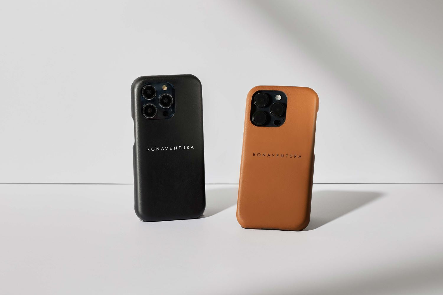 「BONAVENTURA(ボナベンチュラ)|スムースレザー スマホケース|上質なレザー、タイムレスで洗練された美しい本革小物」本革手帳型のスマホケース。最高級本革の上質なiPhoneケース。 iPhoneSE / iPhone8 / iPhoneX / iPhone11 / iPhone12 / iPhone13 /iPhone14 対応の本革スマホケース。 高級レザーブランドのバッグ。高級レザーブランドの財布やレザー小物。本格本革のアップルウォッチバンド (Apple Watch Band)。