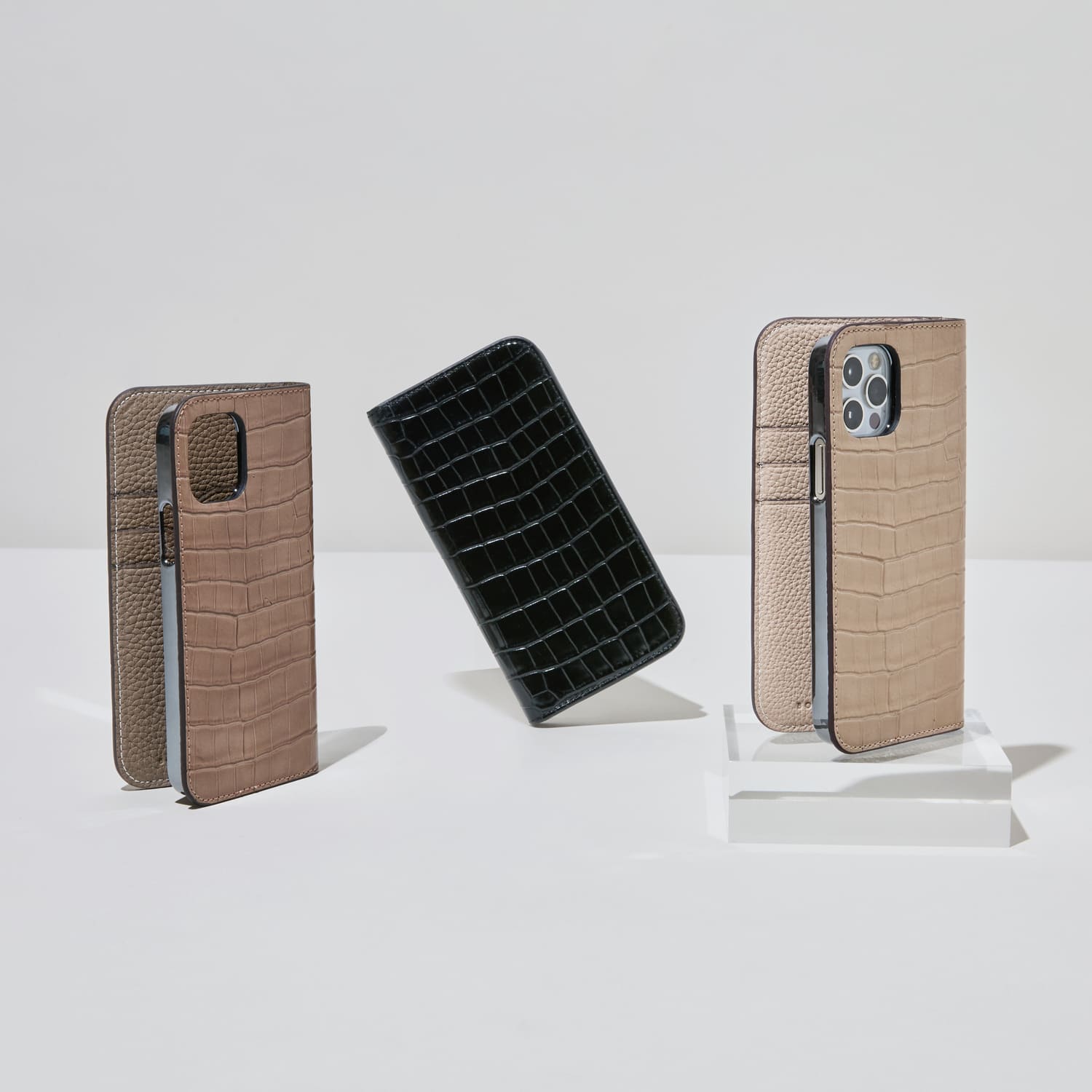 Diary Case Embossed Croco Leather (iPhone 14 Plus)