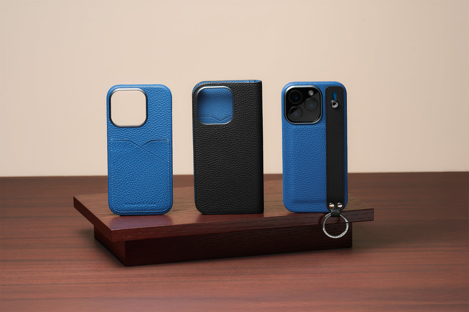 上質なレザーのスマホ（iPhone 17 Pro Max）ケース – イタリア(ミラノ